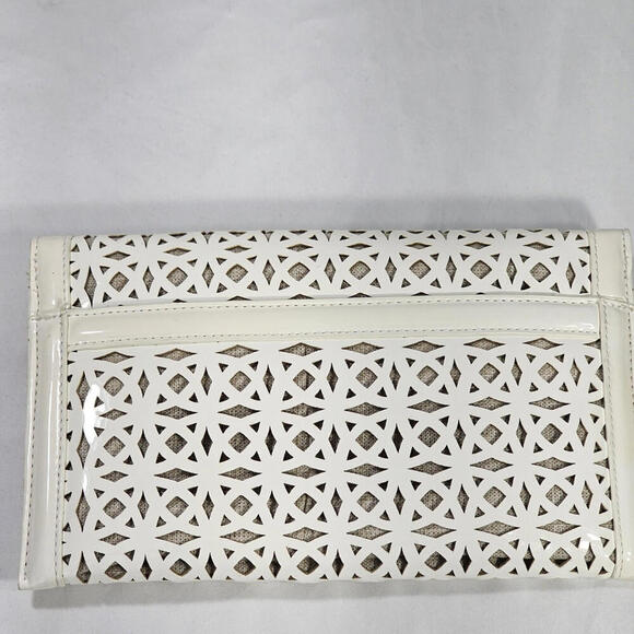 Sondra Roberts Squared Handbag Diagonal Open Cut White on Beige Chain and Snap - Picture 8 of 12